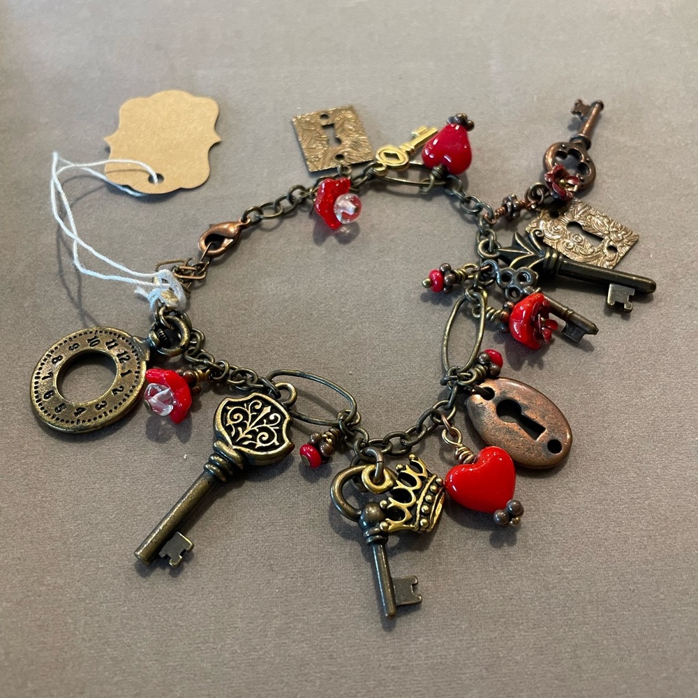 Charming Key and Queen of Hearts themed Bracelet NWT